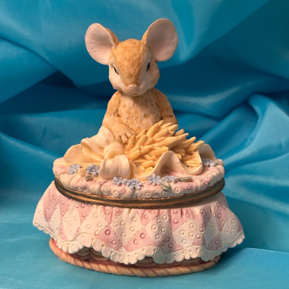 Vintage Heritage House Mouse Music Box